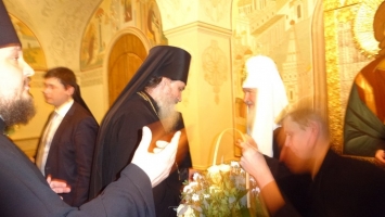 Епископ Петр от лица клира и паствы Калачинской епархии поздравил Святейшего Патриарха с пятилетием интронизации